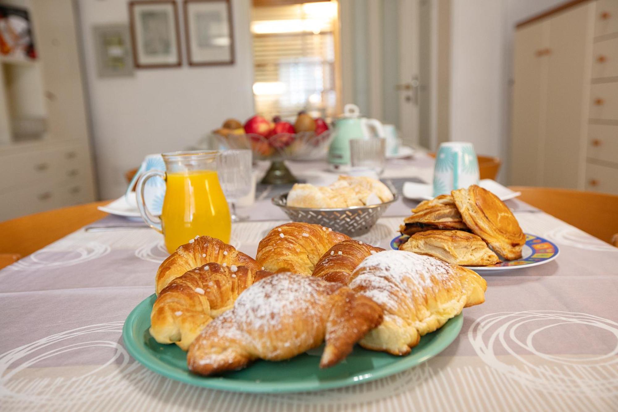 콰르투 산텔레나 Giardini E Mare B&B 외부 사진
