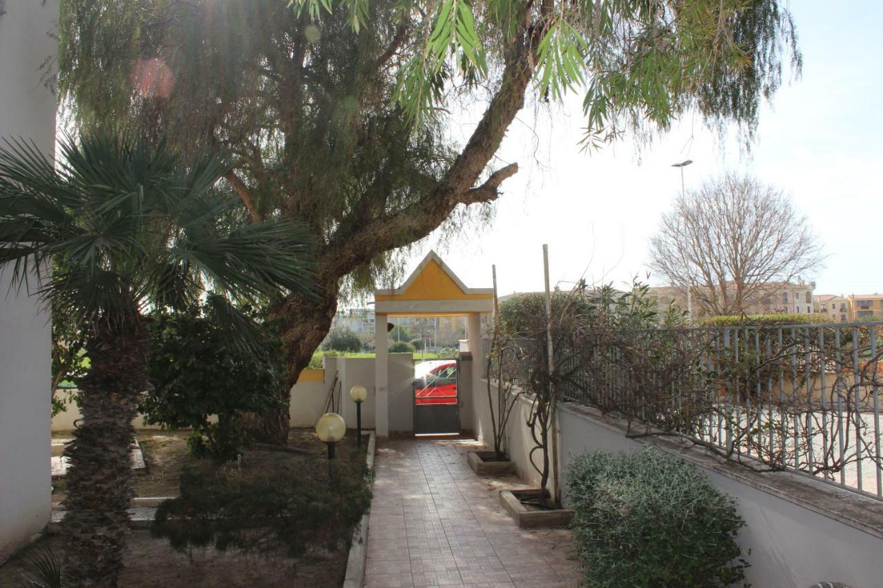 콰르투 산텔레나 Giardini E Mare B&B 외부 사진