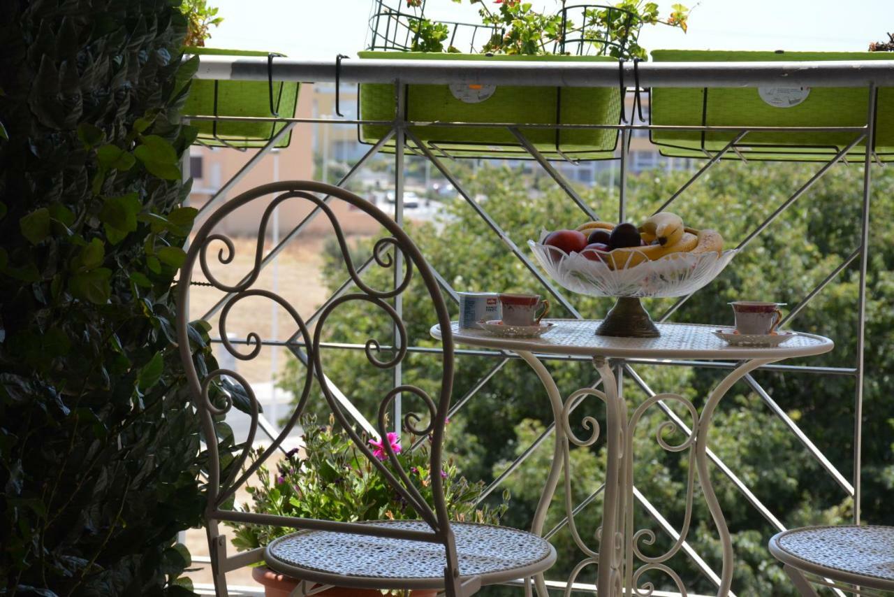 콰르투 산텔레나 Giardini E Mare B&B 외부 사진